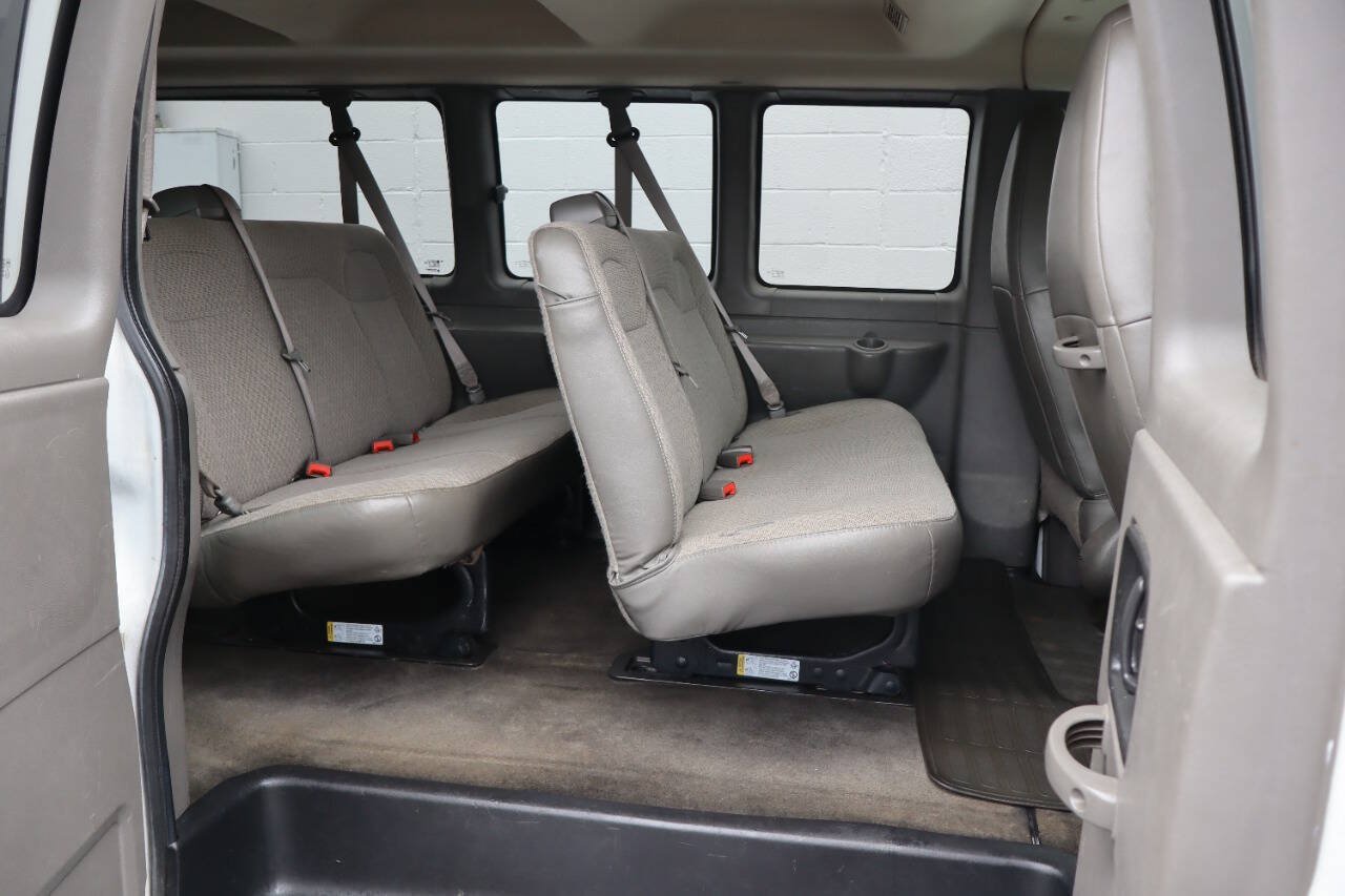 Used 2017 Chevrolet Express 3500 LT w/ LT Preferred Equipment Group RWD image 5