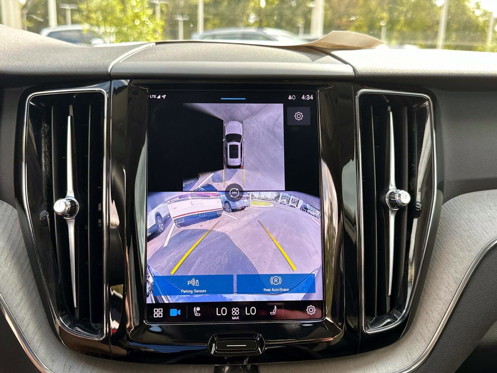 Certified 2025 Volvo XC60 B5 Plus image 22