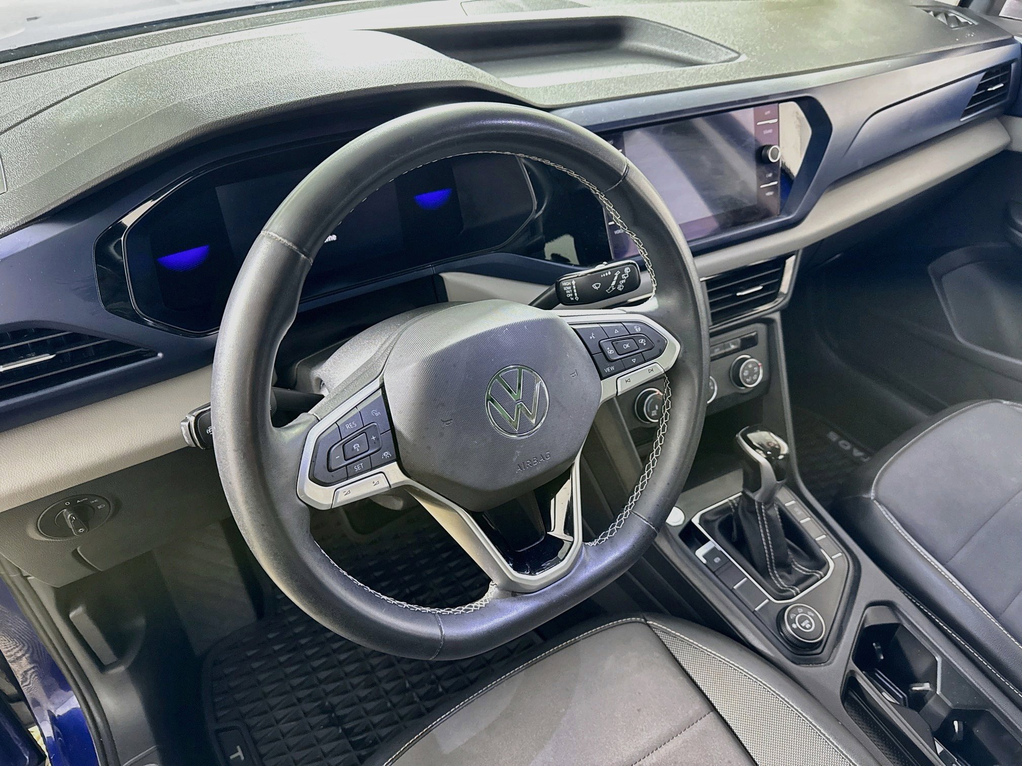 Used 2022 Volkswagen Taos SE w/ Panoramic Sunroof Package AWD/4WD image 12