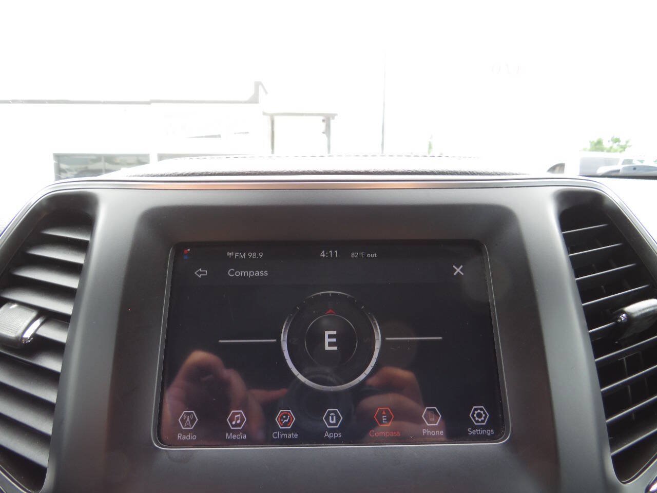 Used 2020 Jeep Cherokee Latitude Plus FWD image 18