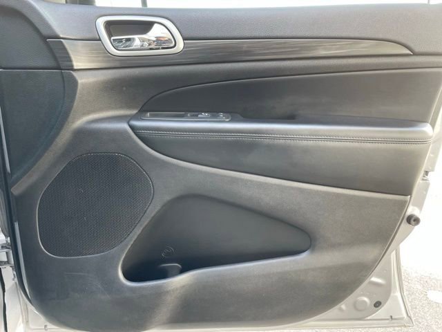 Used 2019 Jeep Grand Cherokee Altitude image 28
