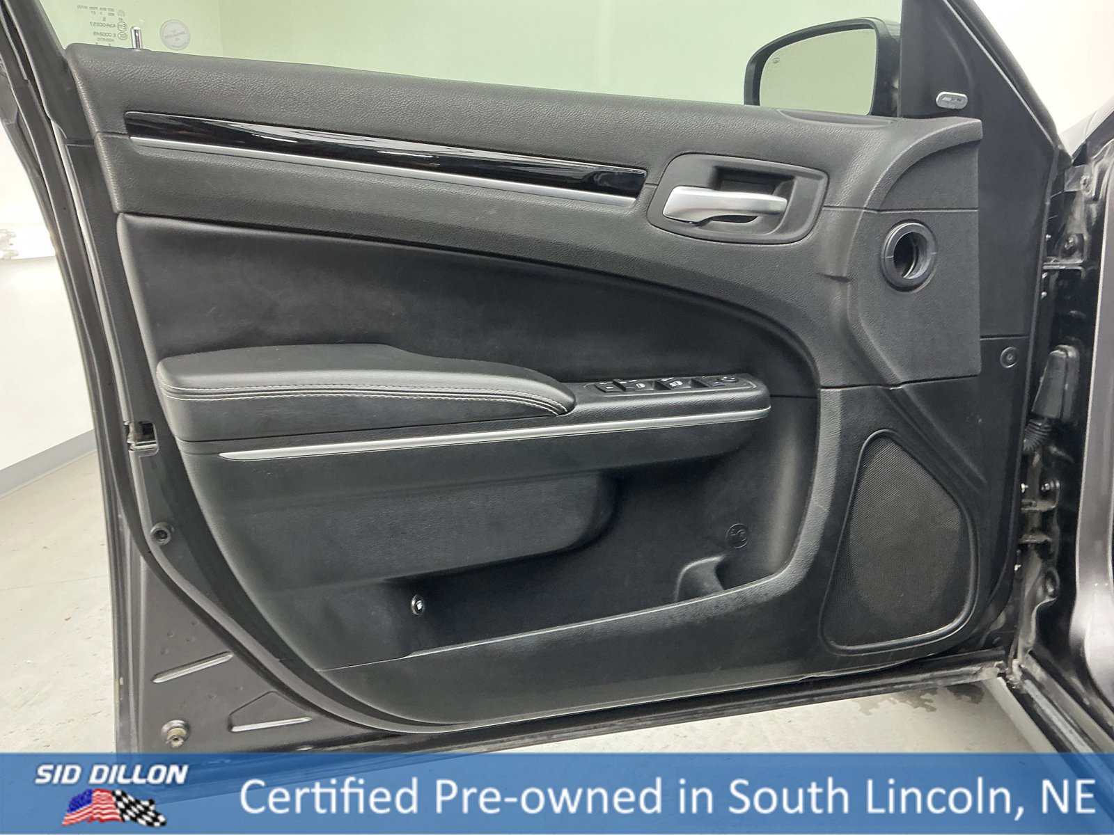 Used 2018 Chrysler 300 S image 15