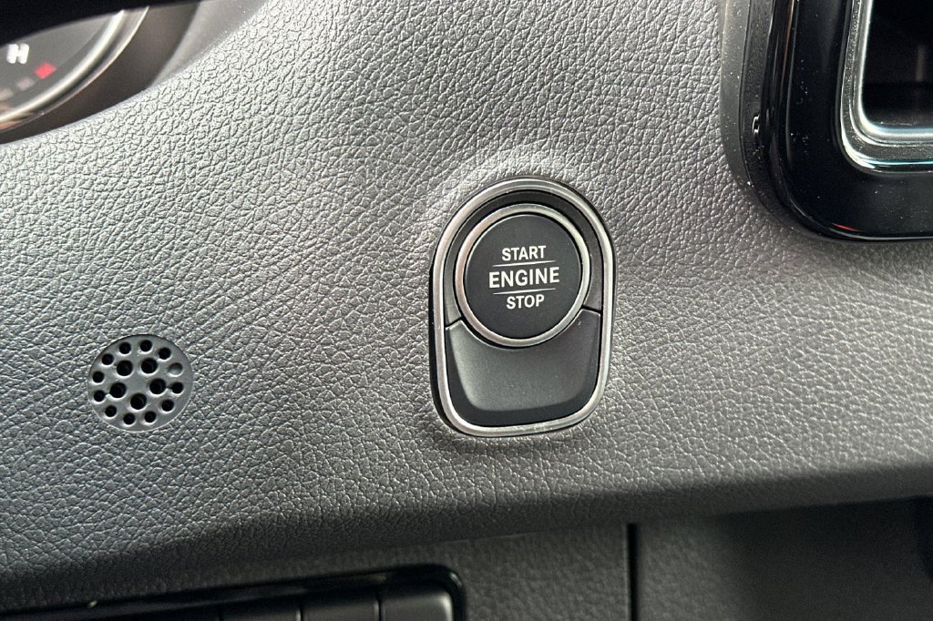 Used 2025 Mercedes-Benz Sprinter 2500 image 24