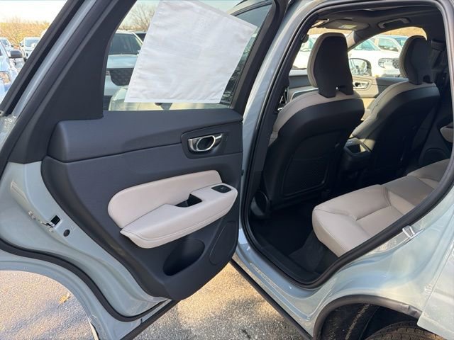 New 2026 Volvo XC60 B5 Plus w/ Climate Package AWD/4WD image 13