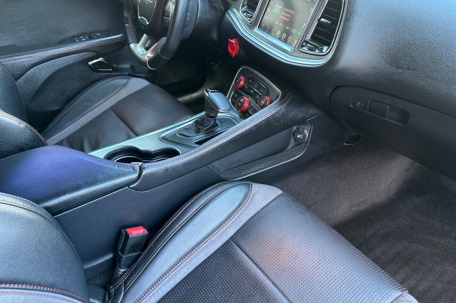 Used 2016 Dodge Challenger SRT Hellcat RWD image 18