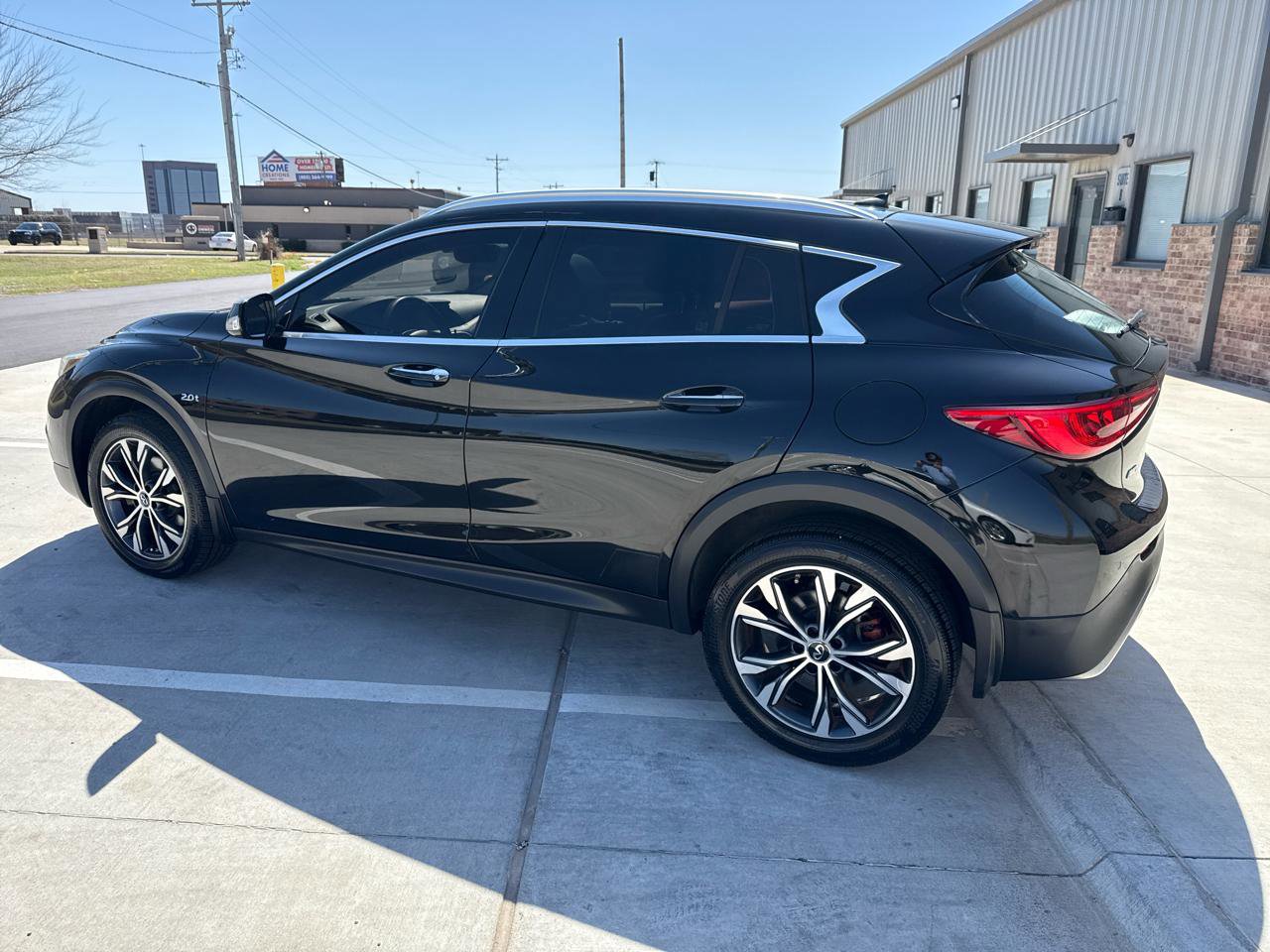 Used 2017 INFINITI QX30 Premium w/ Navigation Package image 14