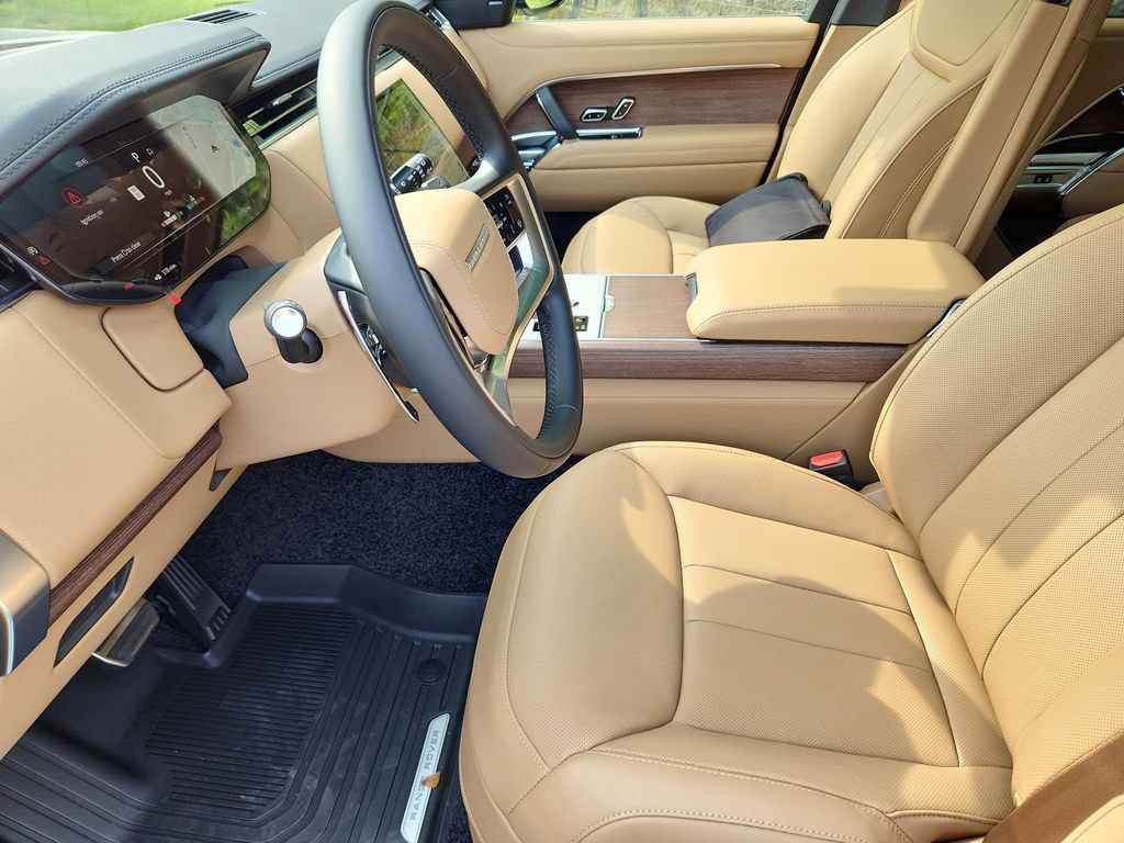 New 2026 Land Rover Range Rover Long Wheelbase SE AWD/4WD image 23
