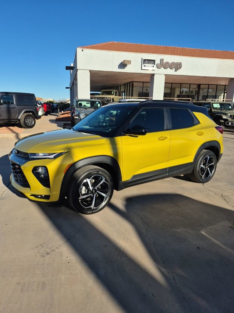 Used 2023 Chevrolet TrailBlazer RS w/ Sun and Liftgate Package FWD image 1