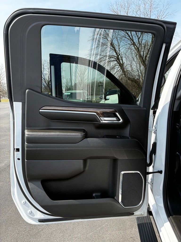 Used 2024 Chevrolet Silverado 1500 LT image 40