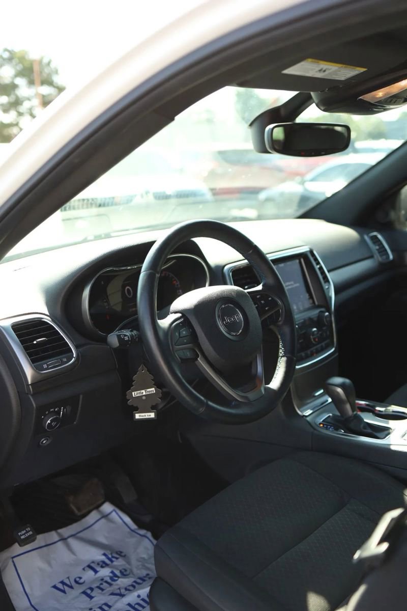 Used 2018 Jeep Grand Cherokee Laredo image 15