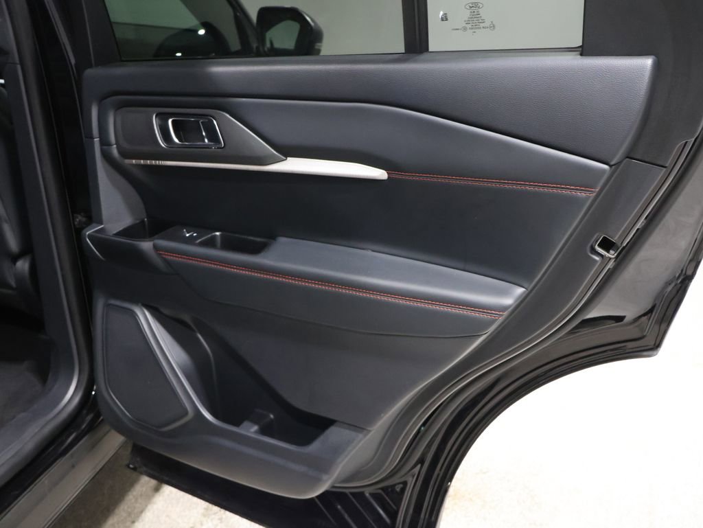 Used 2025 Ford Explorer ST-Line w/ ST-Line Street Pack image 24