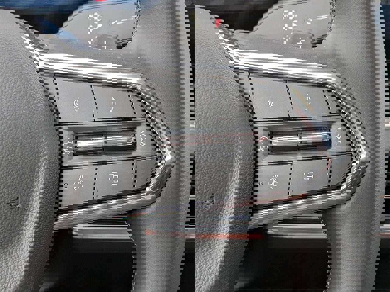 Used 2026 Chevrolet Equinox LT w/ Midnight Edition image 12