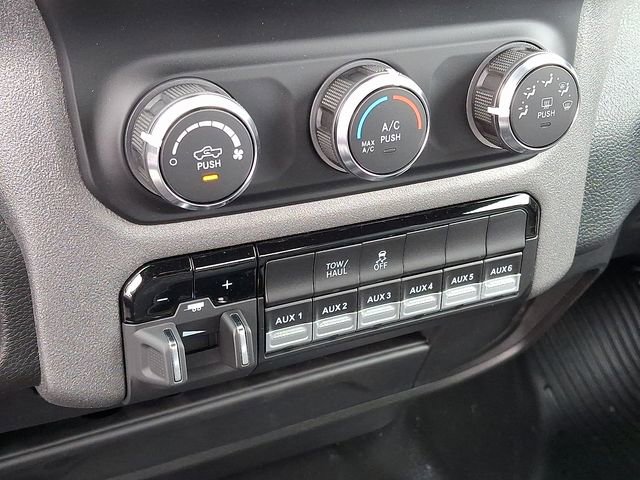 Used 2024 RAM 2500 Tradesman w/ Chrome Appearance Group AWD/4WD image 11
