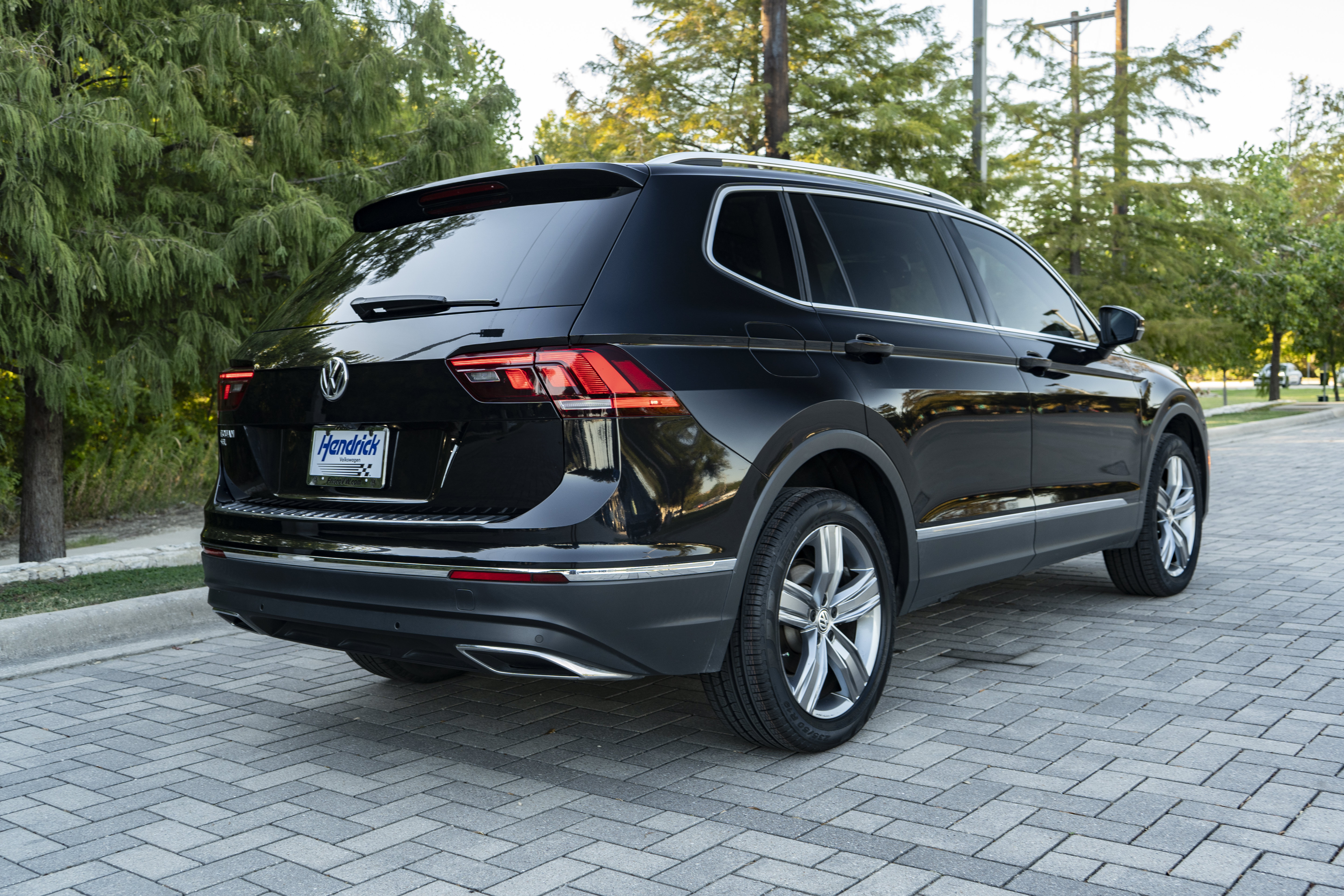 Certified 2020 Volkswagen Tiguan SEL FWD image 8