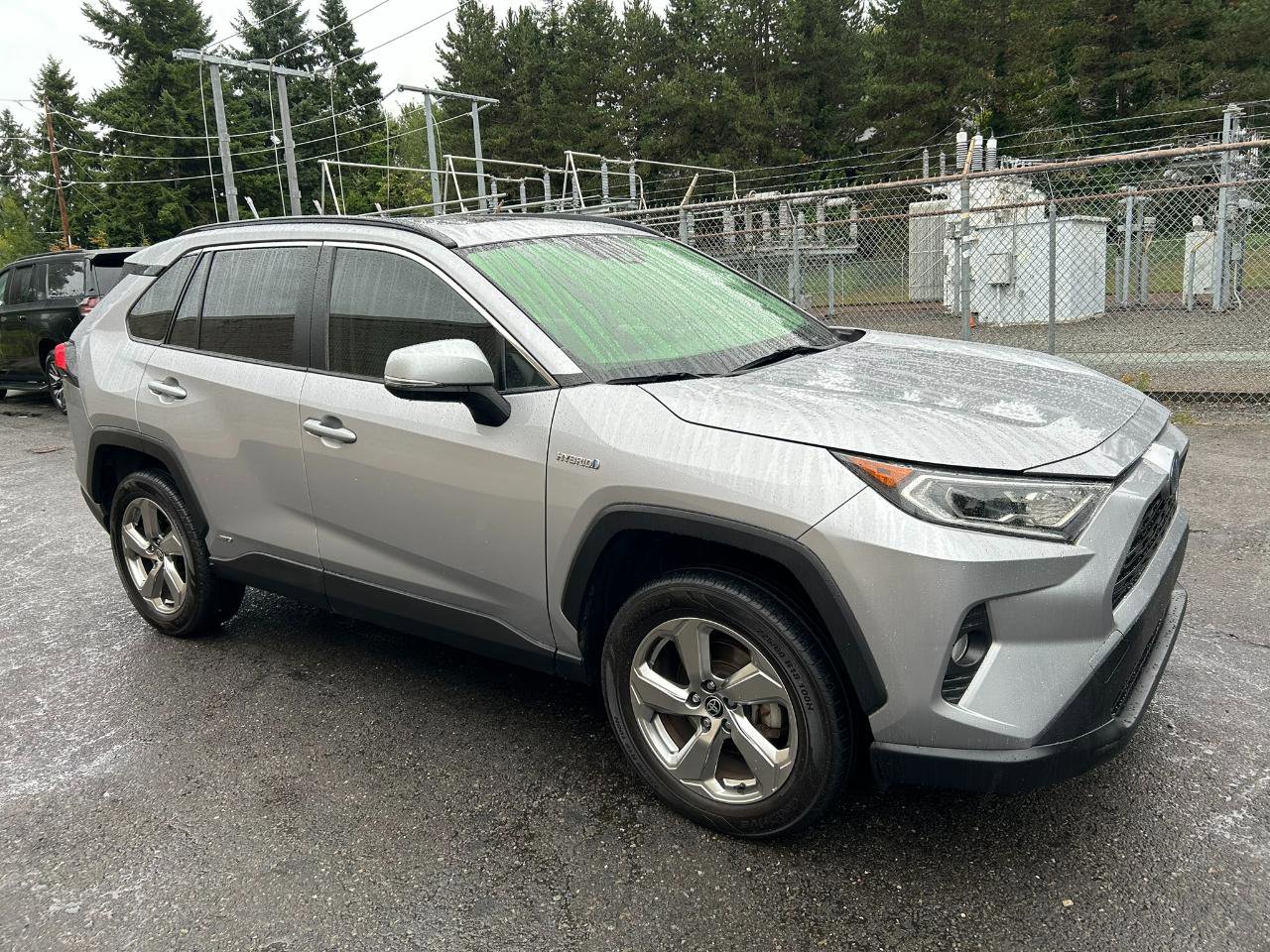 Used 2021 Toyota RAV4 XLE Premium image 3