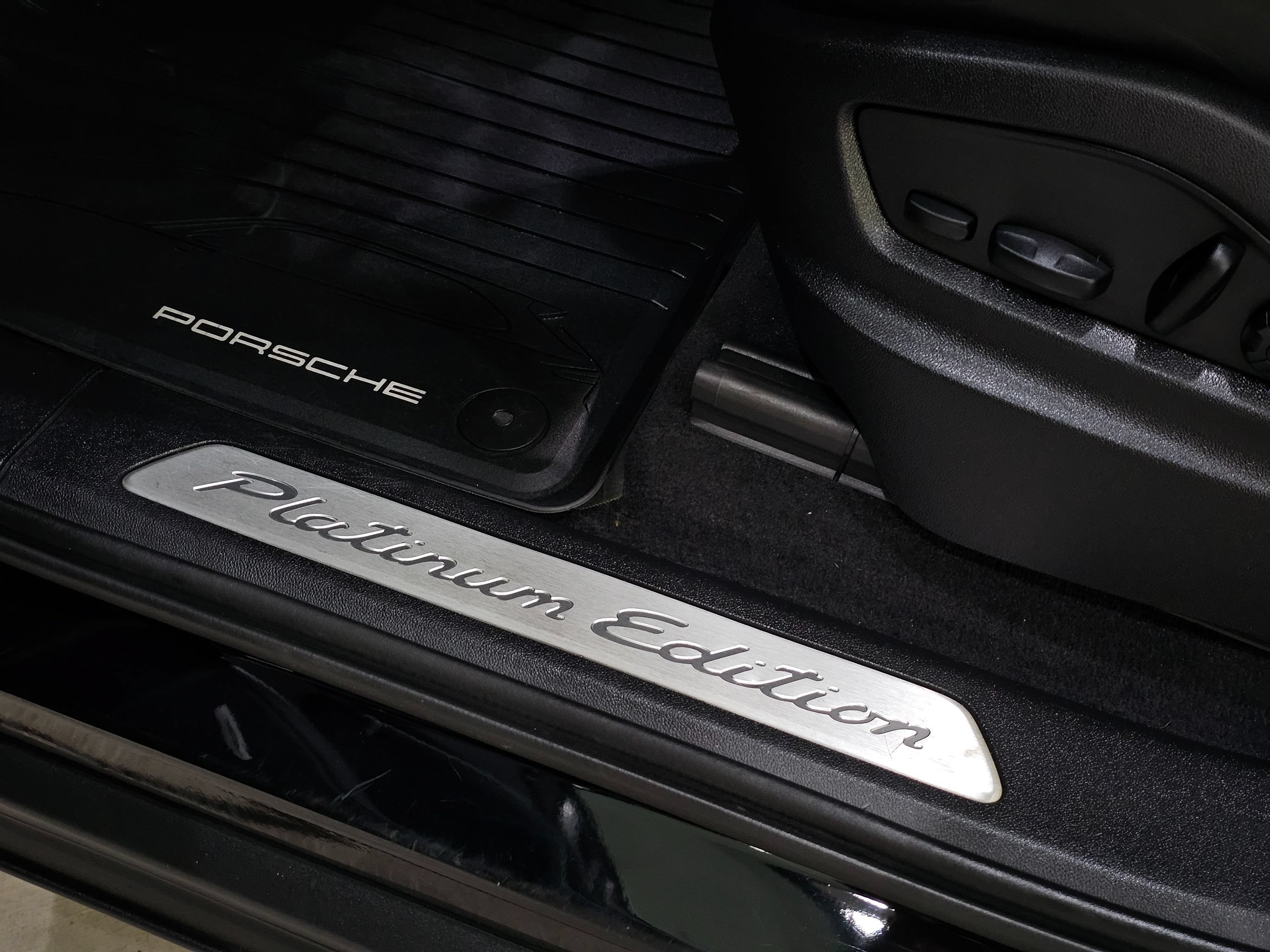 Used 2023 Porsche Cayenne Platinum Edition AWD/4WD image 44
