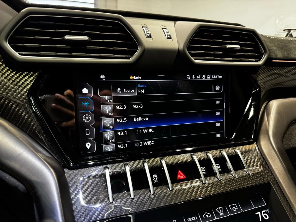 Used 2024 Lamborghini Urus Performante AWD/4WD image 44