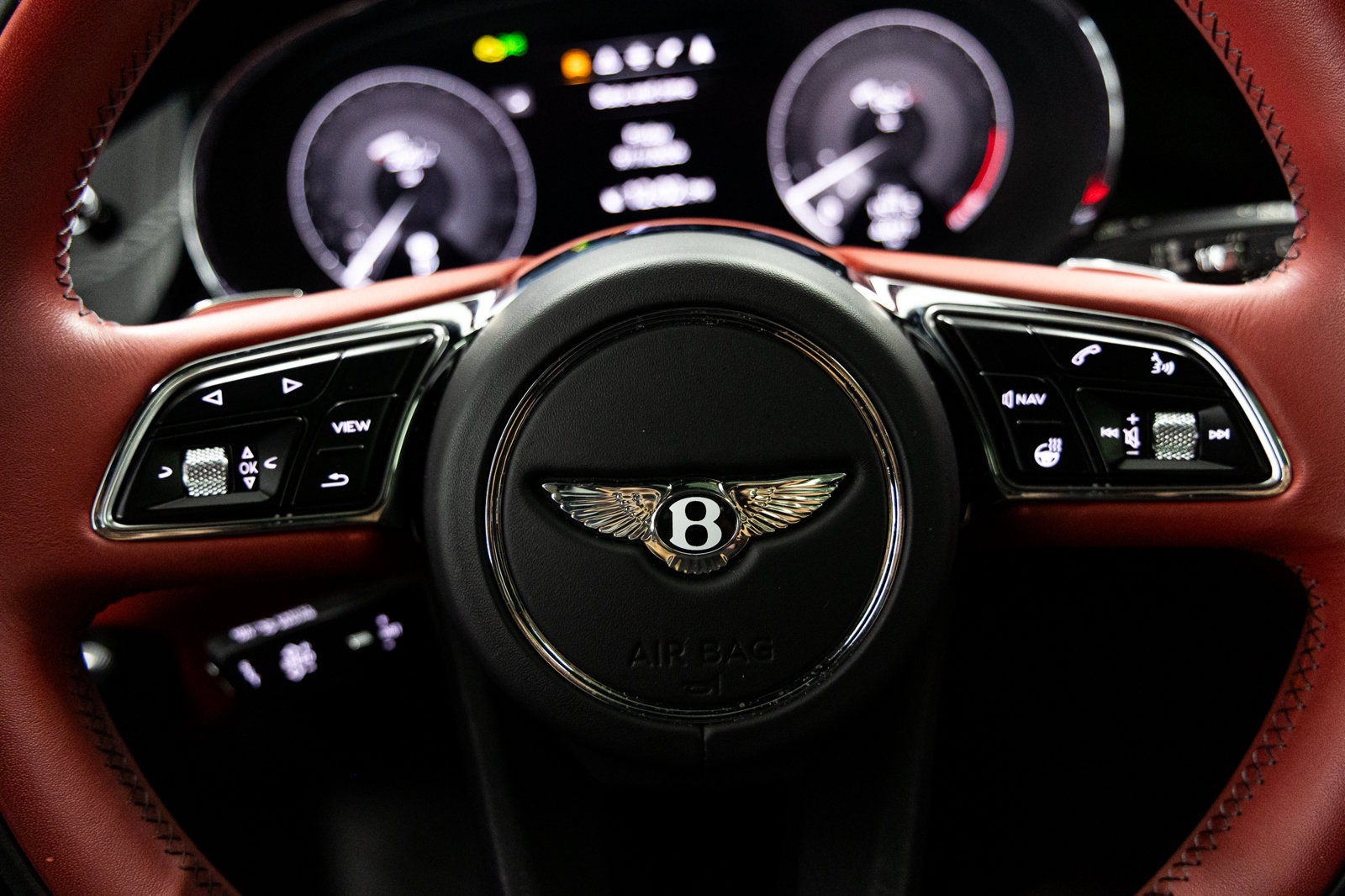 Used 2023 Bentley Bentayga AWD/4WD image 35