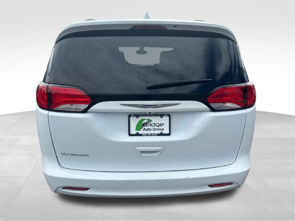 Used 2020 Chrysler Voyager Lxi FWD image 6