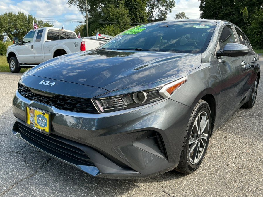 Used 2023 Kia Forte LXS w/ LXS Technology Package FWD image 2