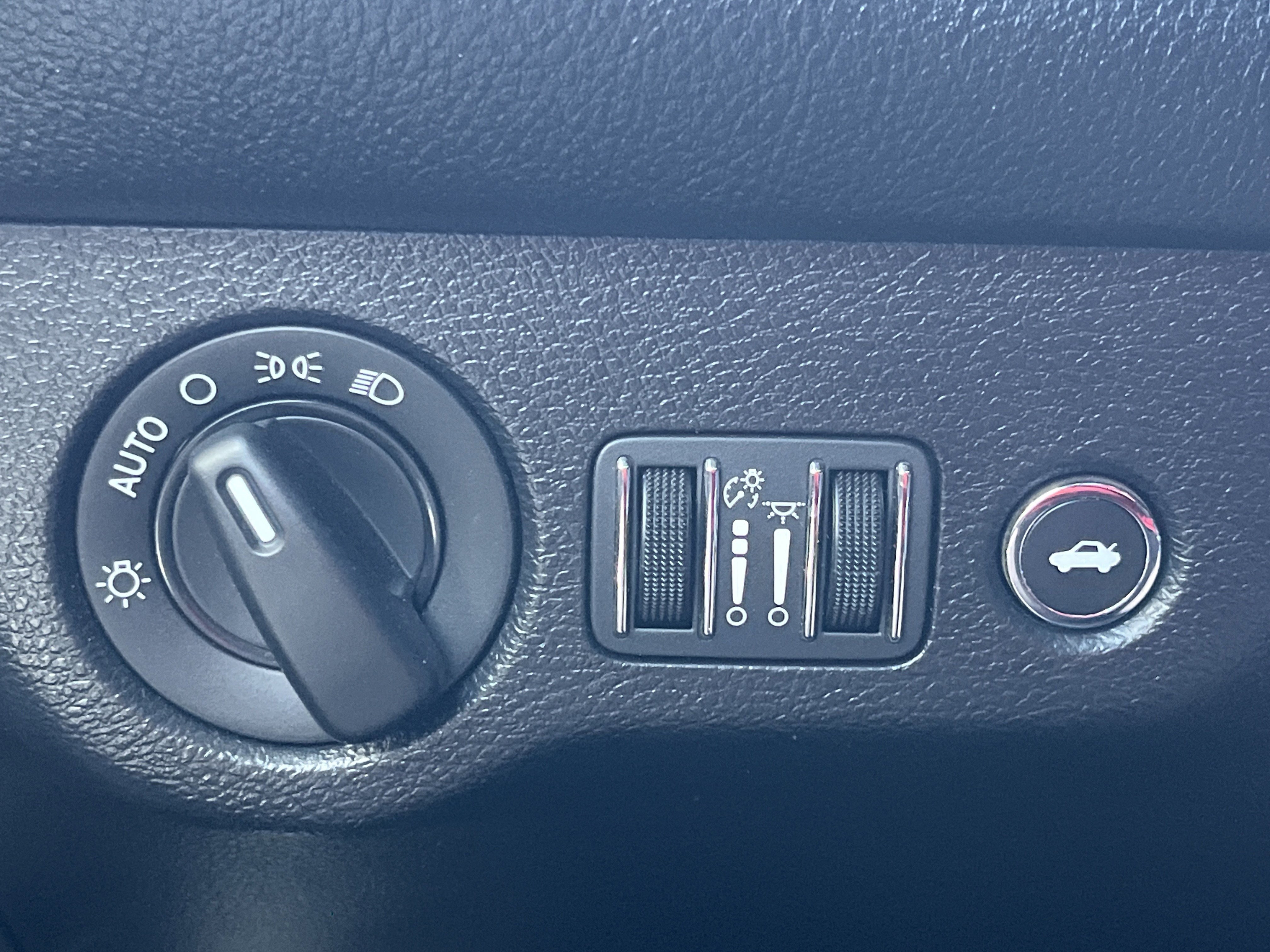 Used 2019 Dodge Challenger SRT Hellcat Redeye image 13