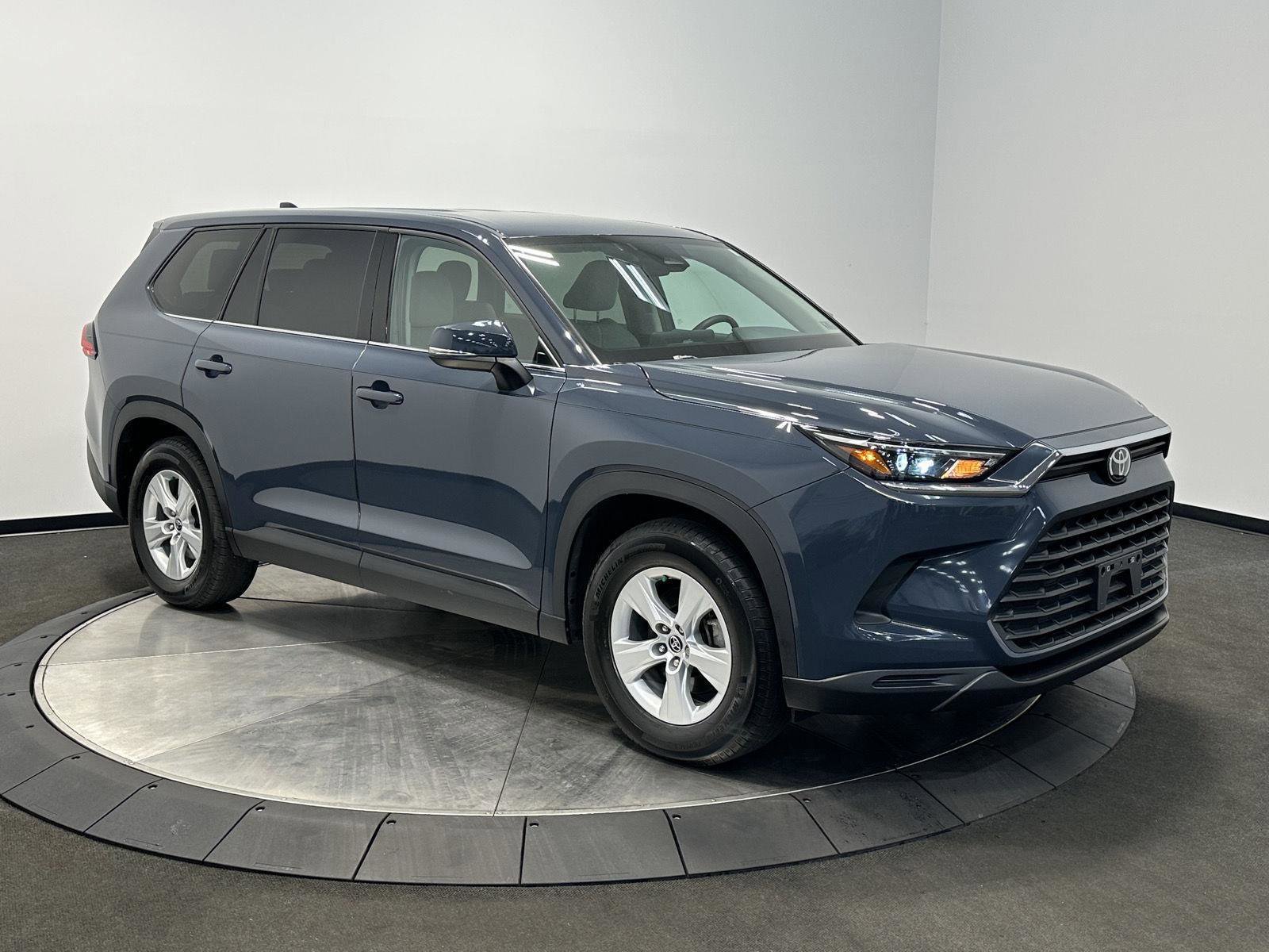 Used 2025 Toyota Grand Highlander AWD image 2