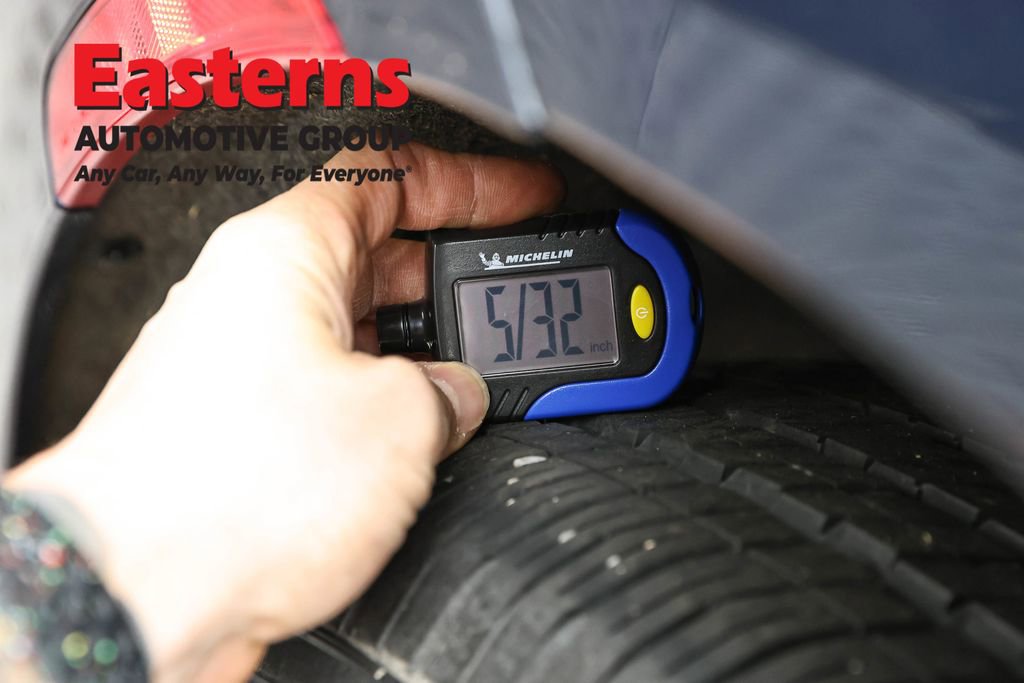 Used 2023 Chrysler Pacifica Touring-L FWD image 31