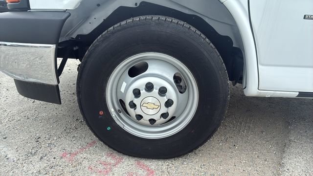 New 2024 Chevrolet Express 3500 RWD image 21