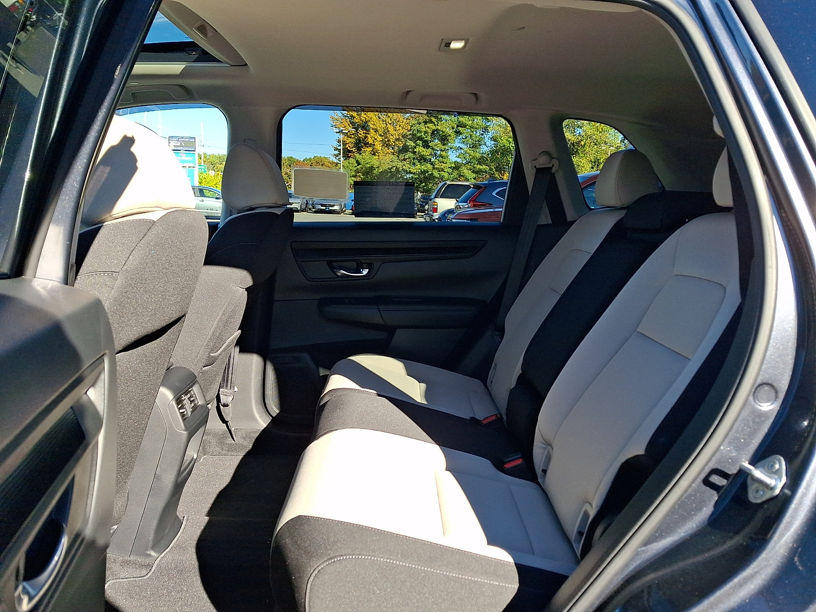 Used 2025 Honda CR-V EX image 10