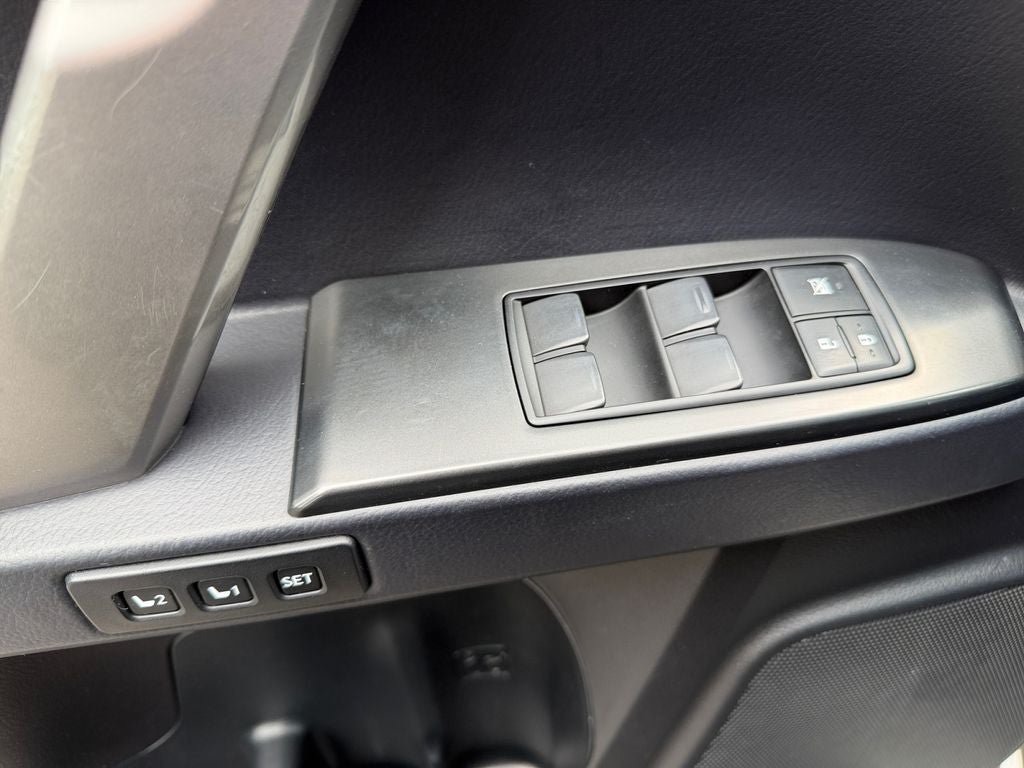 Used 2022 Lexus GX 460 Premium w/ Accessory Package AWD/4WD image 21