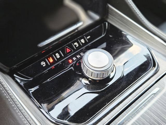 Used 2024 Jeep Wagoneer L Series II RWD image 25