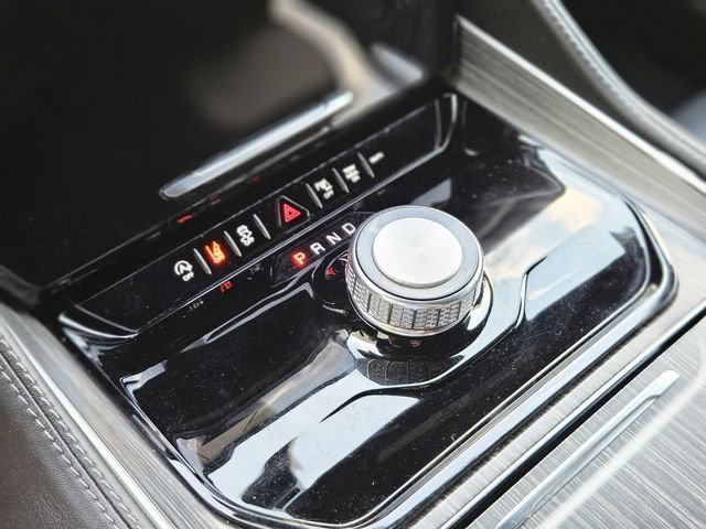 Used 2024 Jeep Wagoneer L Series II RWD image 25