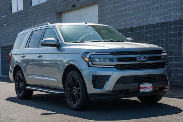 Used 2022 Ford Expedition XLT image 2