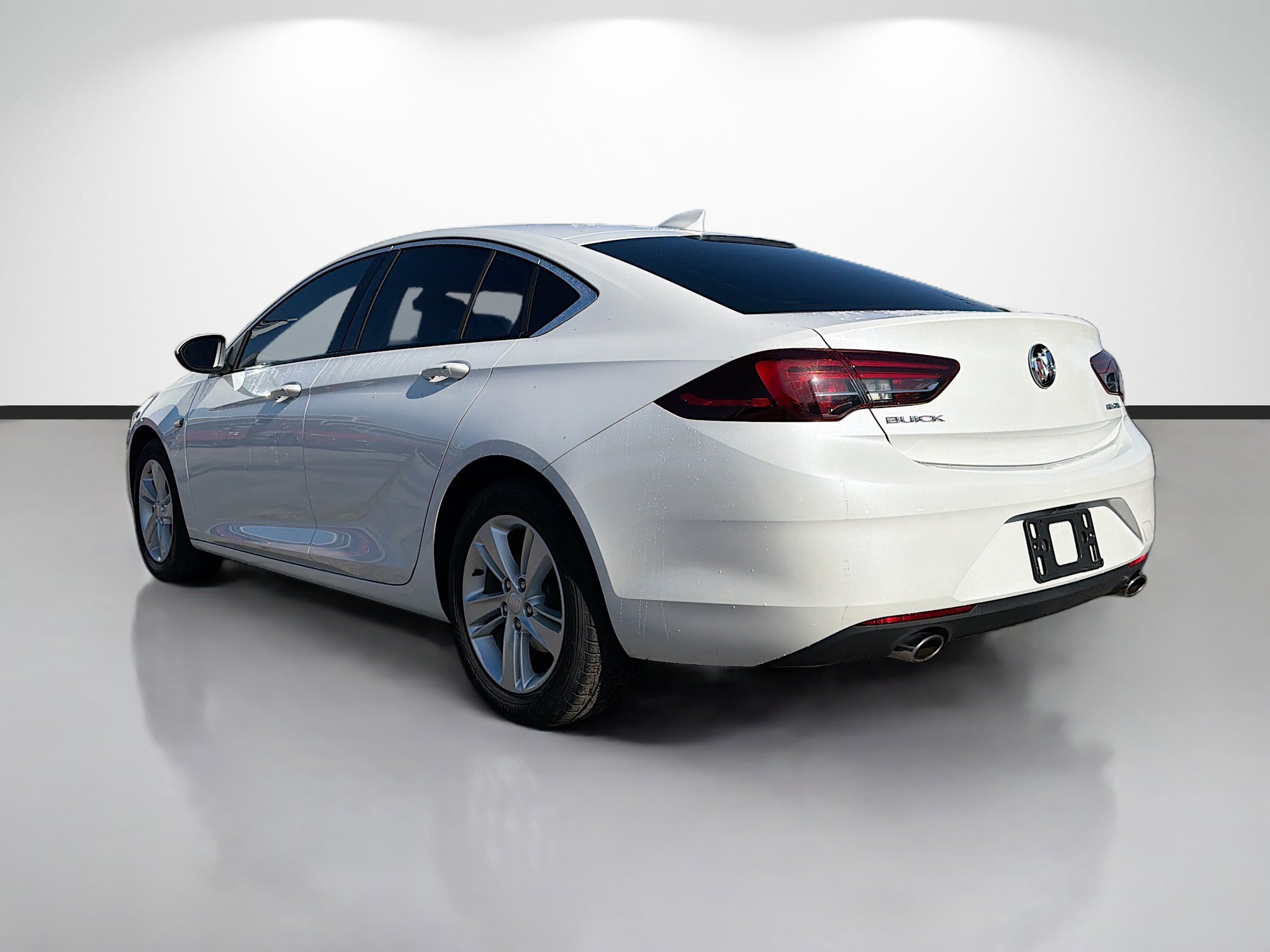 Used 2018 Buick Regal Preferred w/ Sights and Sounds Package FWD image 5
