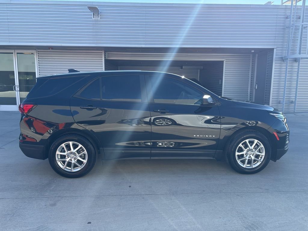 Used 2024 Chevrolet Equinox LS w/ LS Convenience Package image 4