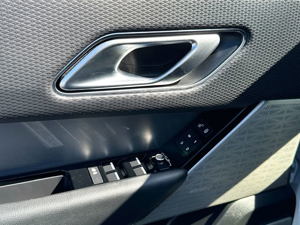Used 2019 Land Rover Range Rover Velar R-Dynamic SE AWD/4WD image 19