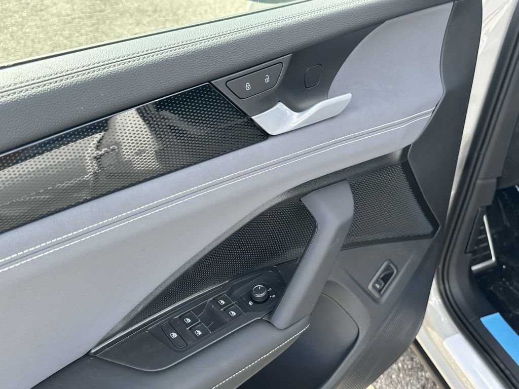 New 2026 Volkswagen Tiguan SE R-Line AWD/4WD image 13