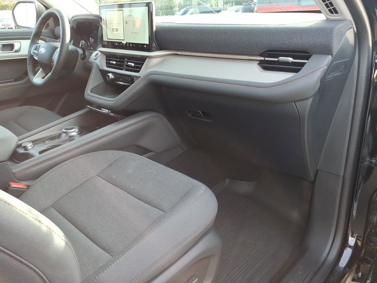 Used 2025 Ford Explorer Active image 10