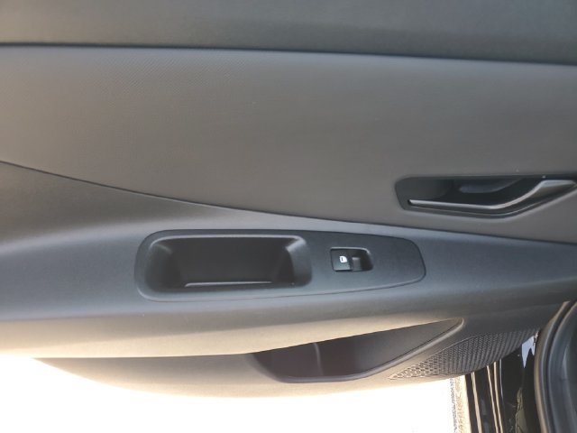 Certified 2026 Hyundai Elantra SEL Sport Premium FWD image 15
