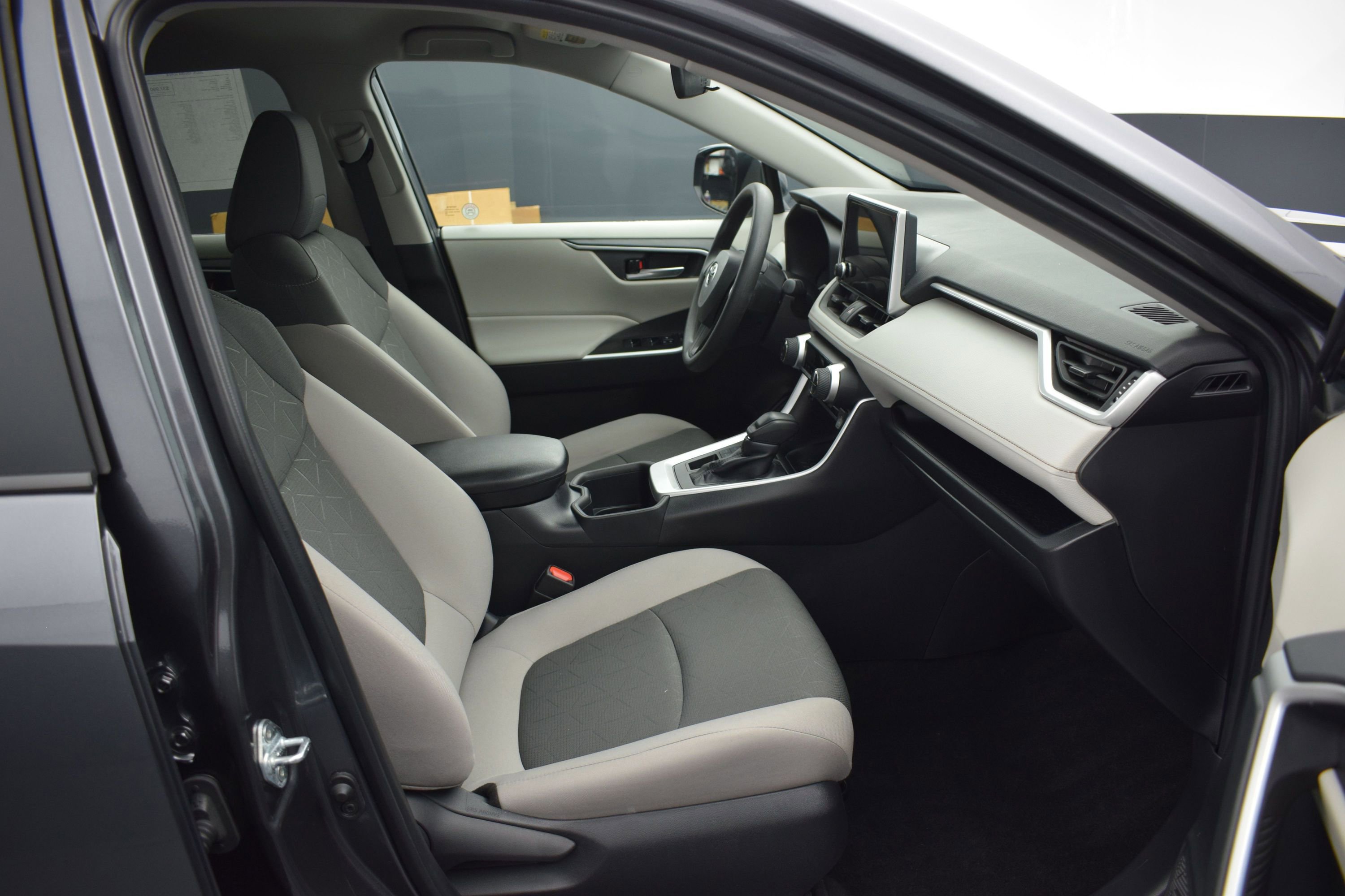 Used 2025 Toyota RAV4 XLE AWD/4WD image 10