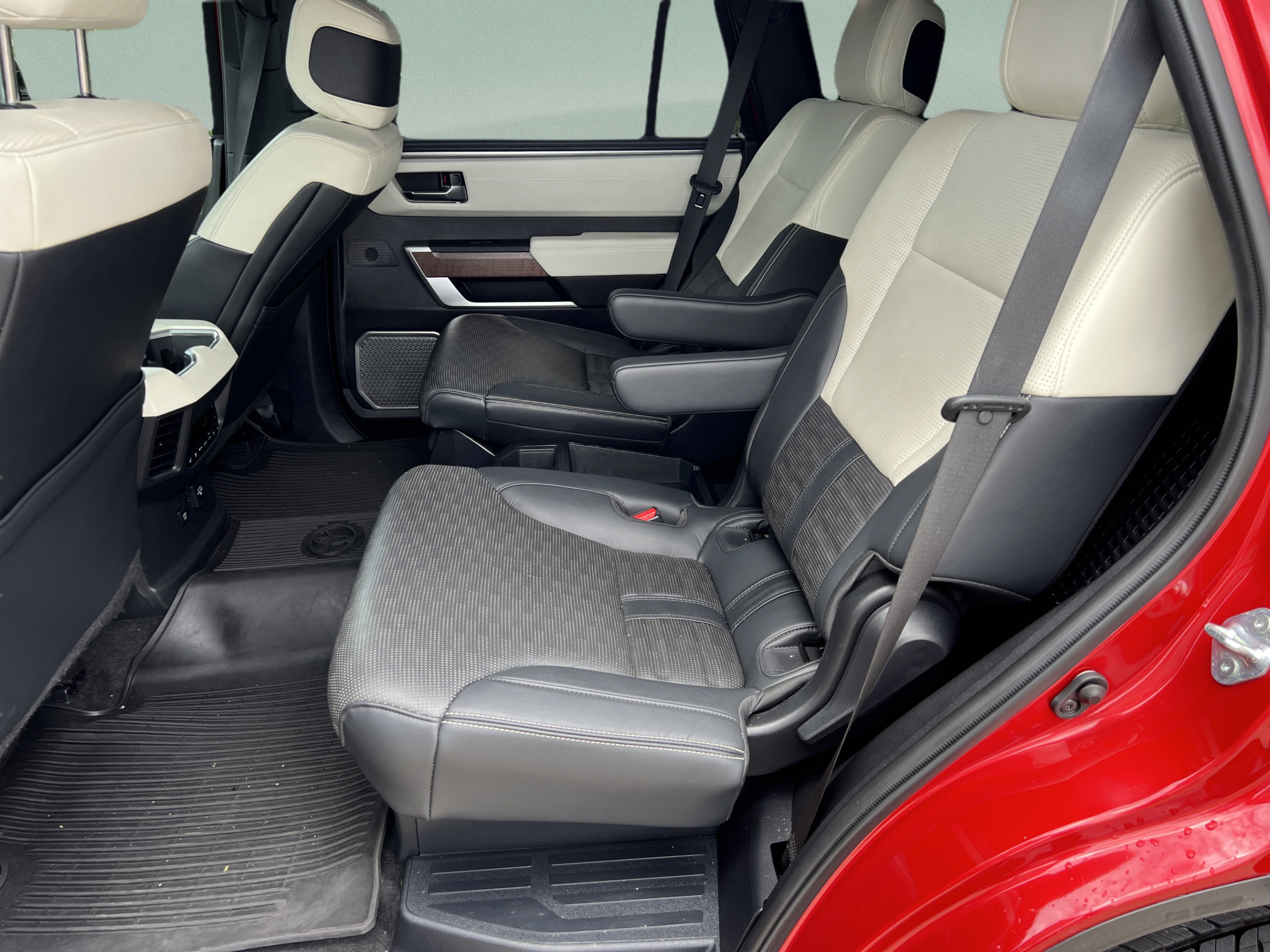 Used 2023 Toyota Sequoia Capstone RWD image 29