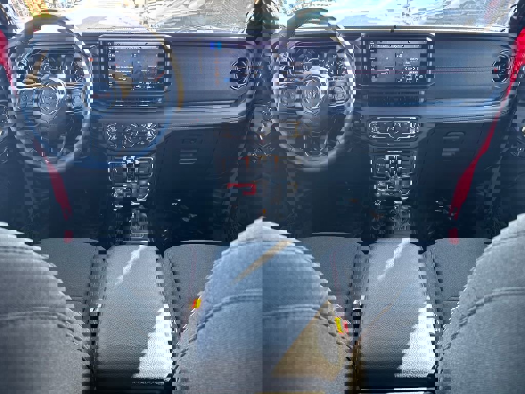 Used 2025 Jeep Wrangler Unlimited Rubicon image 17