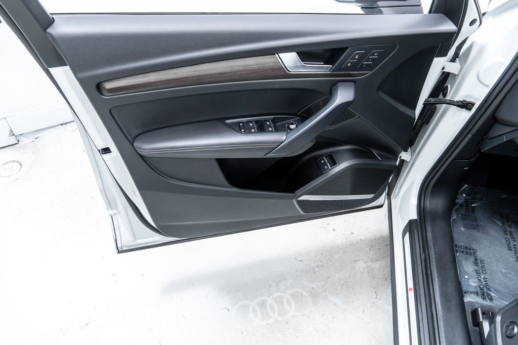 Used 2024 Audi Q5 e Premium Plus w/ Premium Plus Package AWD/4WD image 23
