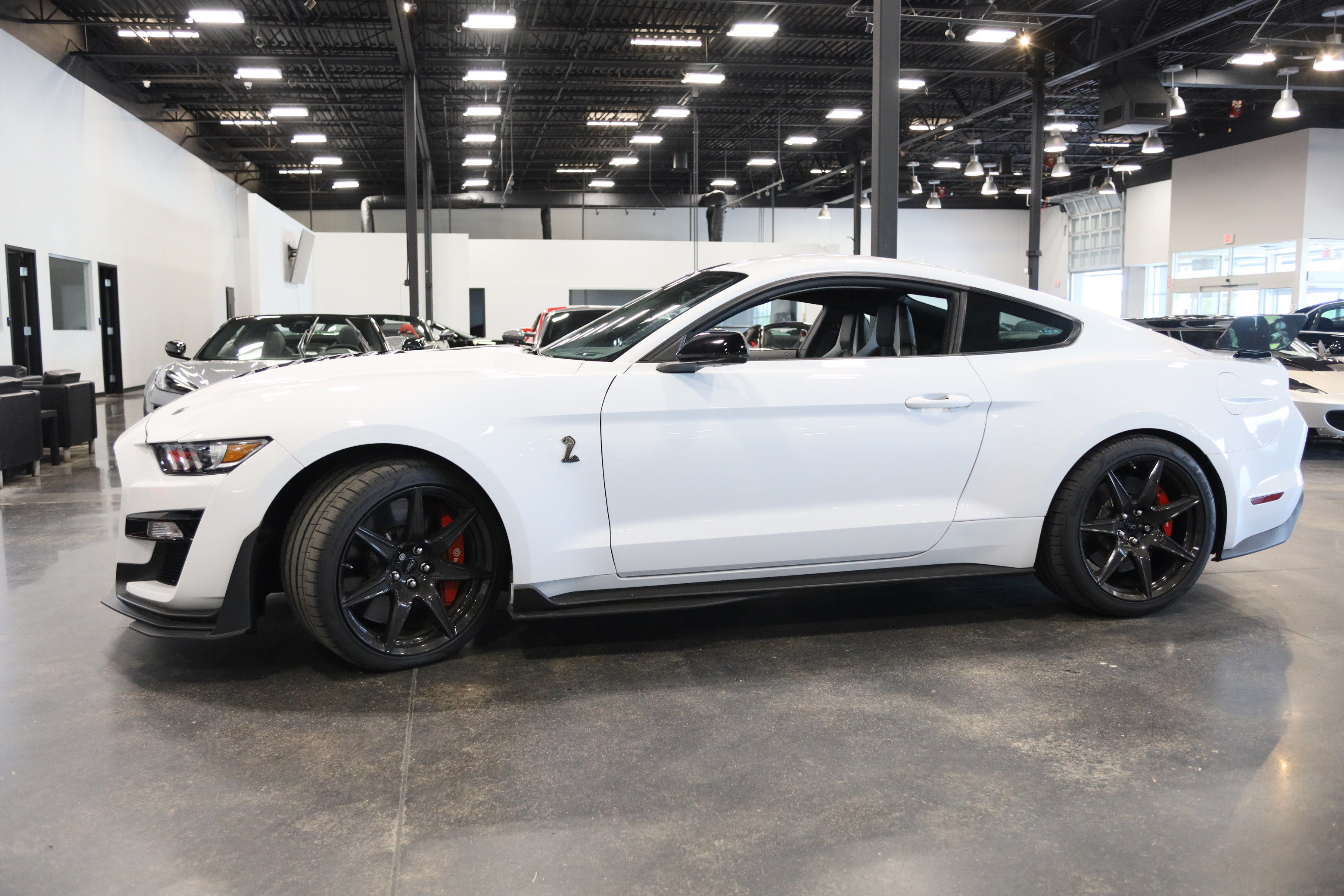 Used 2021 Ford Mustang Shelby GT500 w/ Carbon Fiber Track Pack RWD image 9