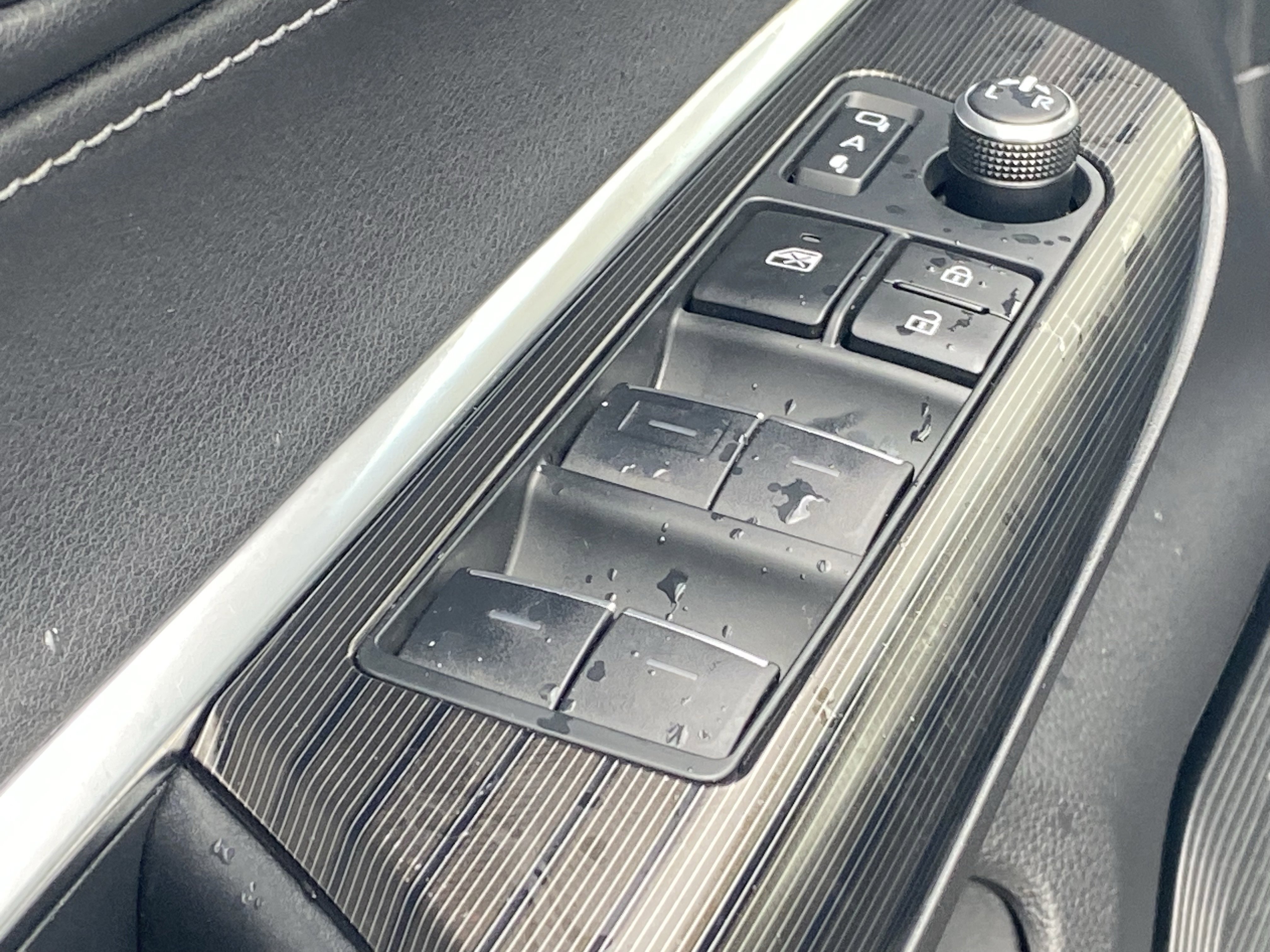 Certified 2024 Toyota Venza Nightshade image 31