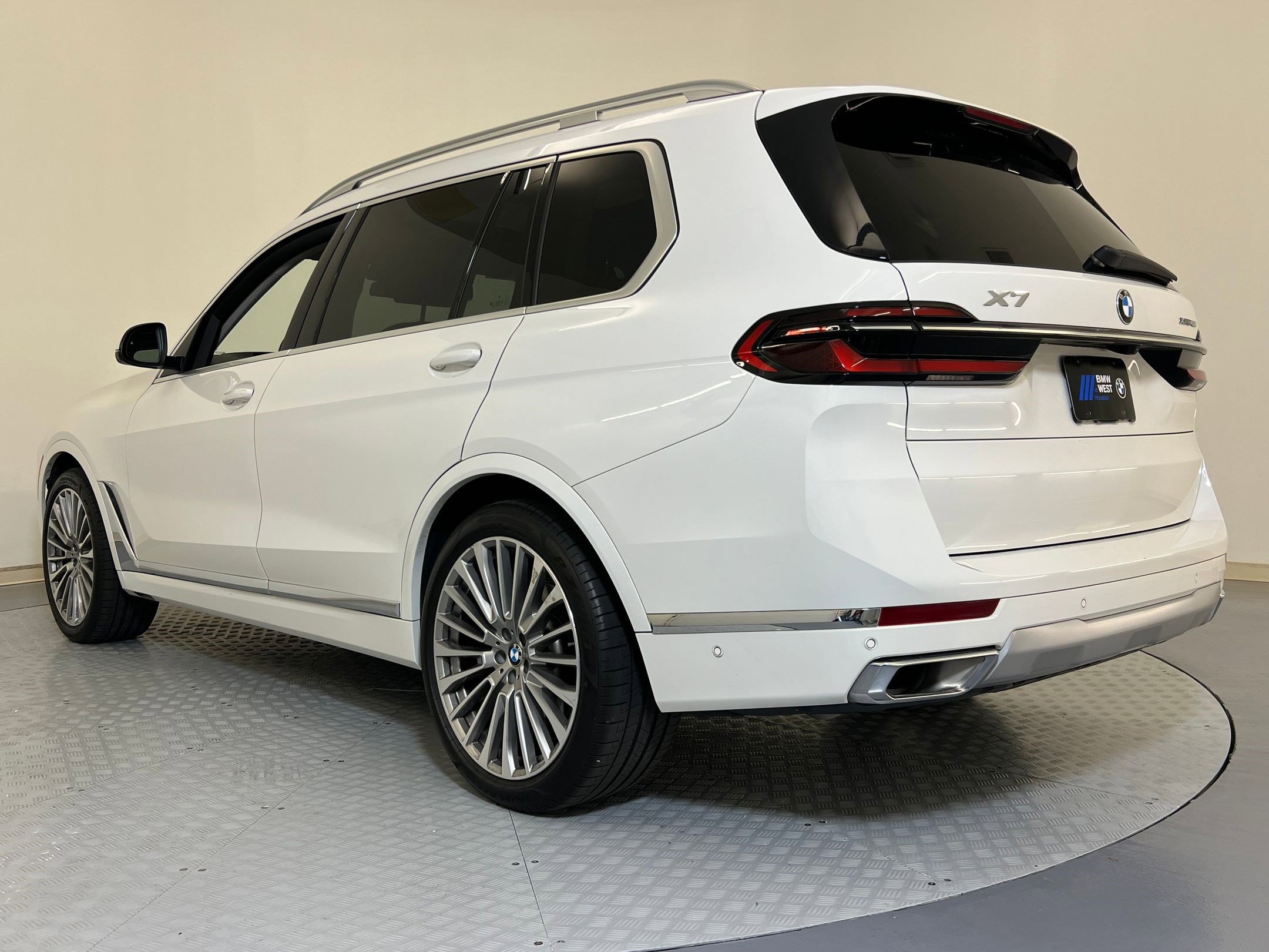 Used 2025 BMW X7 xDrive40i image 3