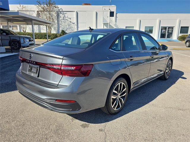 New 2026 Volkswagen Jetta SE FWD image 3