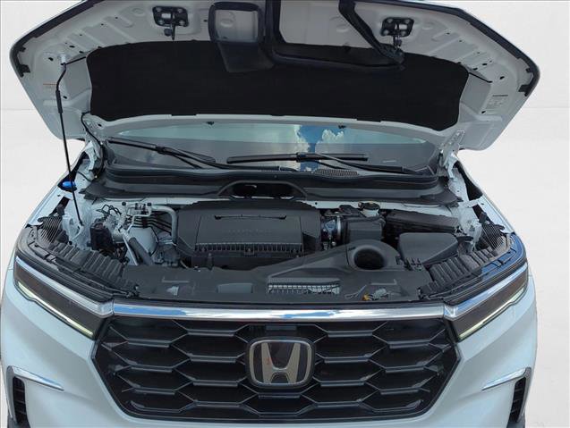 New 2025 Honda Pilot Touring image 16