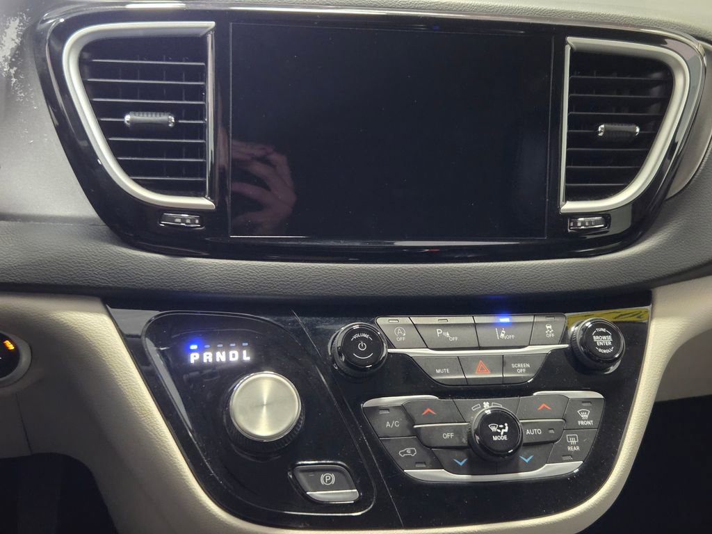 Used 2023 Chrysler Pacifica Touring-L image 24