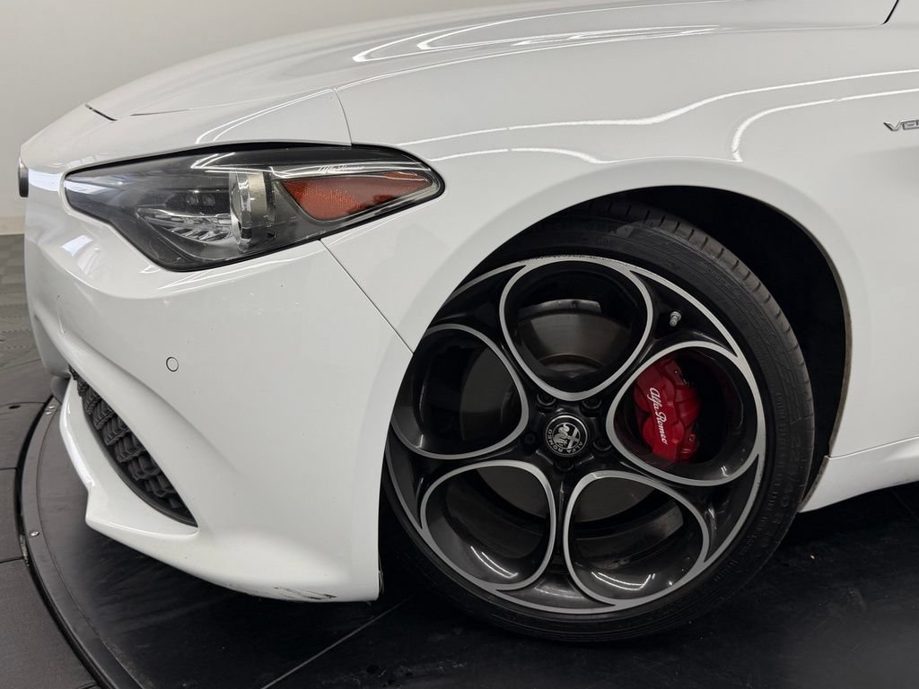 Used 2023 Alfa Romeo Giulia Veloce RWD image 5